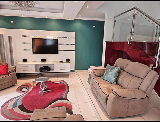 4 BEDROOM HOUSE FOR SALE IN UMHLANGA RIDGE